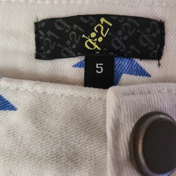 G:21 Woman's Shorts - Picture 3 of 3